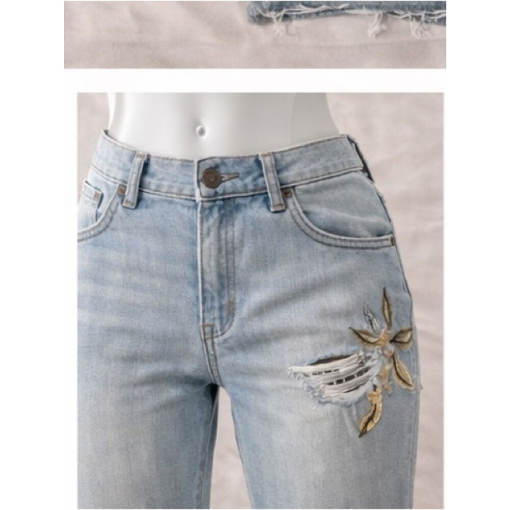 Liverpool Everyday Soft Mid Rise Light Wash Embroidered Distressed Straight Jean